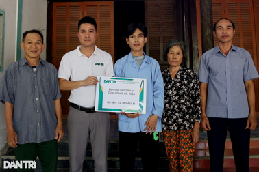 Bạn đọc Dân trí ủng hộ hoàn cảnh mẹ ung thư cầu xin cứu con suy thận