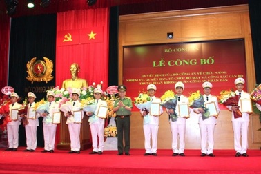 Ra mắt Trung đoàn Không quân Công an nhân dân