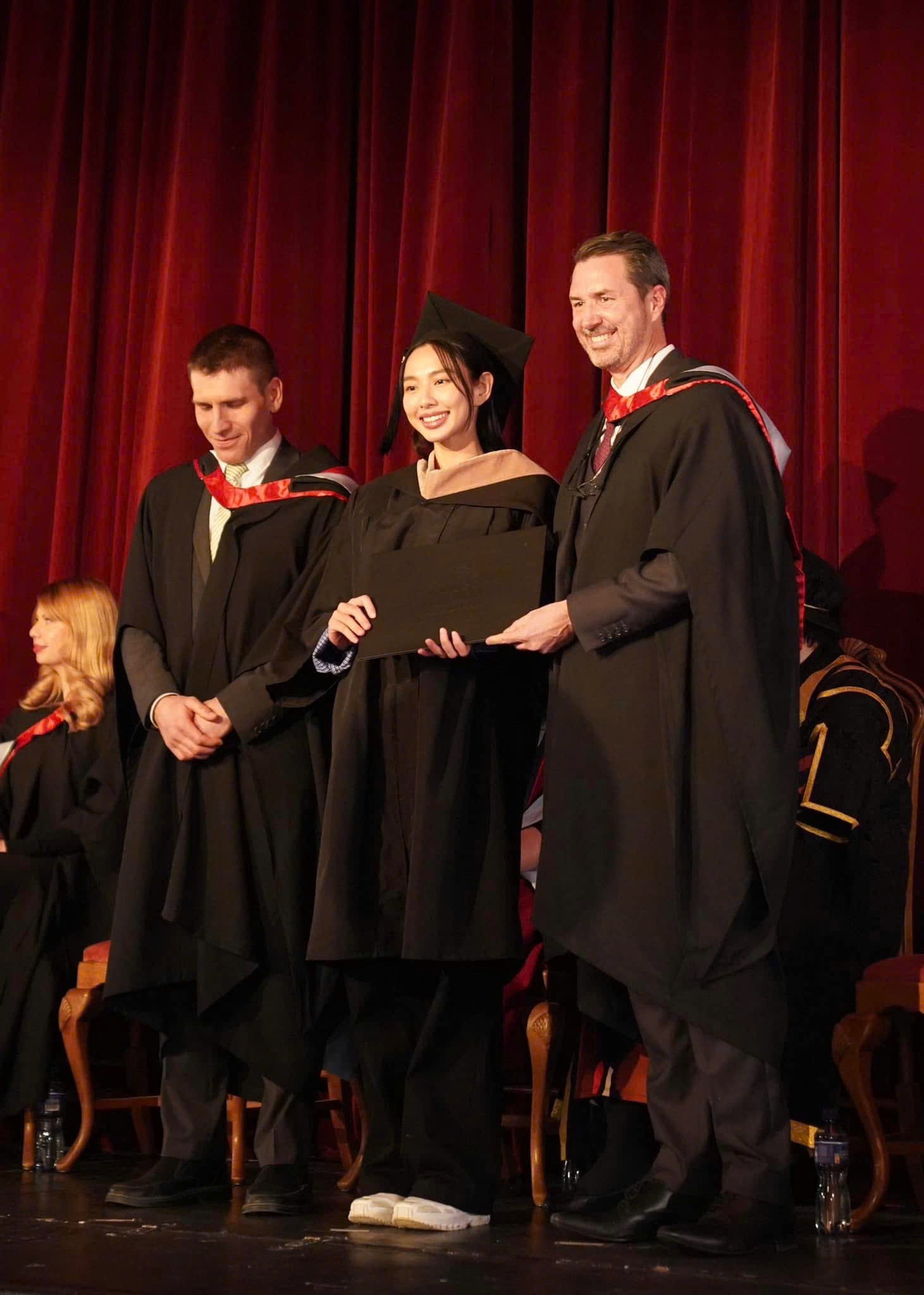 Cuộc sống của Hoa hậu Thùy Tiên trước khi vướng ồn ào lớn nhất sự nghiệp - 12