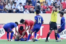 Cầu thủ U23 Lào hành động cực đẹp, cứu đối thủ Campuchia khỏi nuốt lưỡi