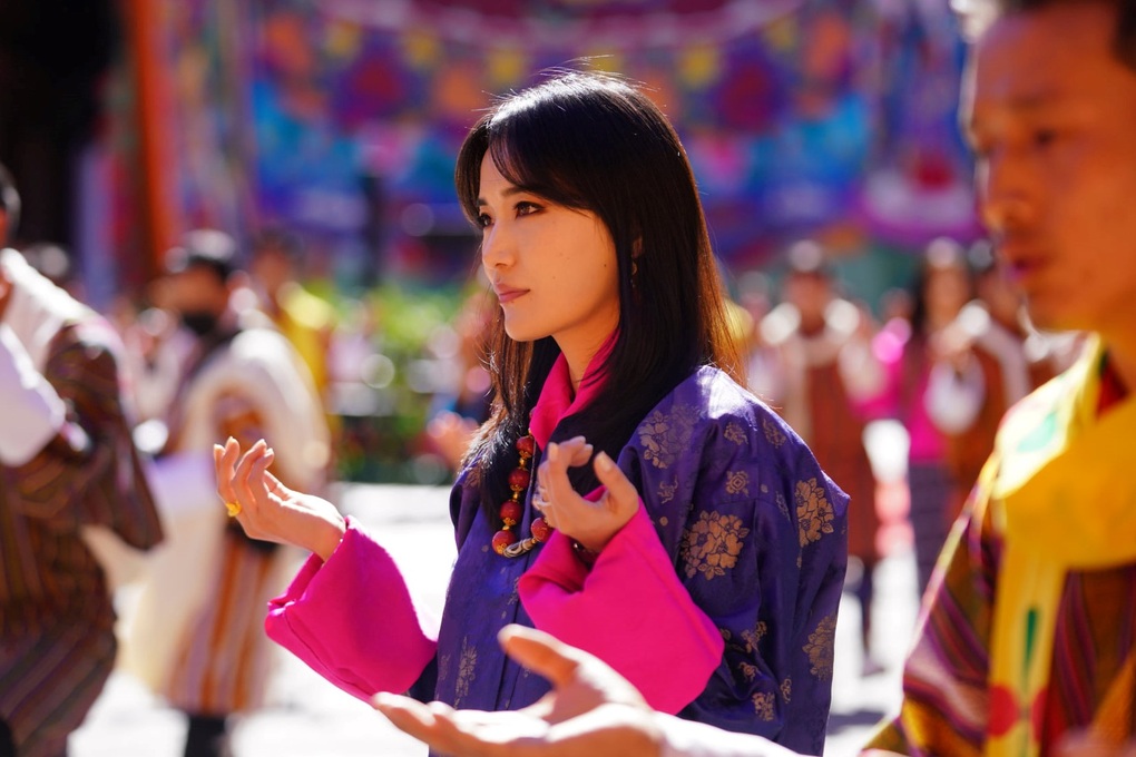 Hoàng hậu trẻ nhất thế giới được yêu mến vì xinh đẹp, giản dị - 5