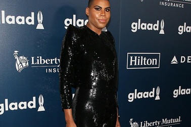 Con trai "sao" bóng rổ điệu đà dự sự kiện