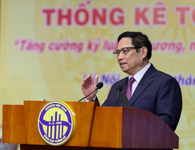 Thủ tướng Chính phủ Phạm Minh Chính phát biểu chỉ đạo Hội nghị Thống kê toàn quốc.