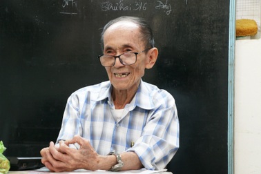 Thí sinh gần 90 tuổi thi thạc sĩ ở Cần Thơ: Gà trống nuôi 4 con thành tài