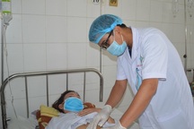 Người phụ nữ bị xương cá đâm thủng ruột