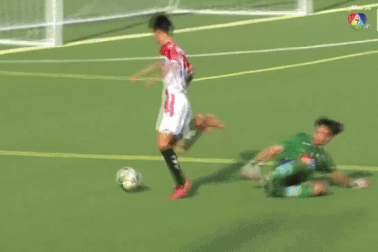 Video cầu thủ Thái Lan bẽ mặt vì ăn mừng sớm gây sốt trên mạng