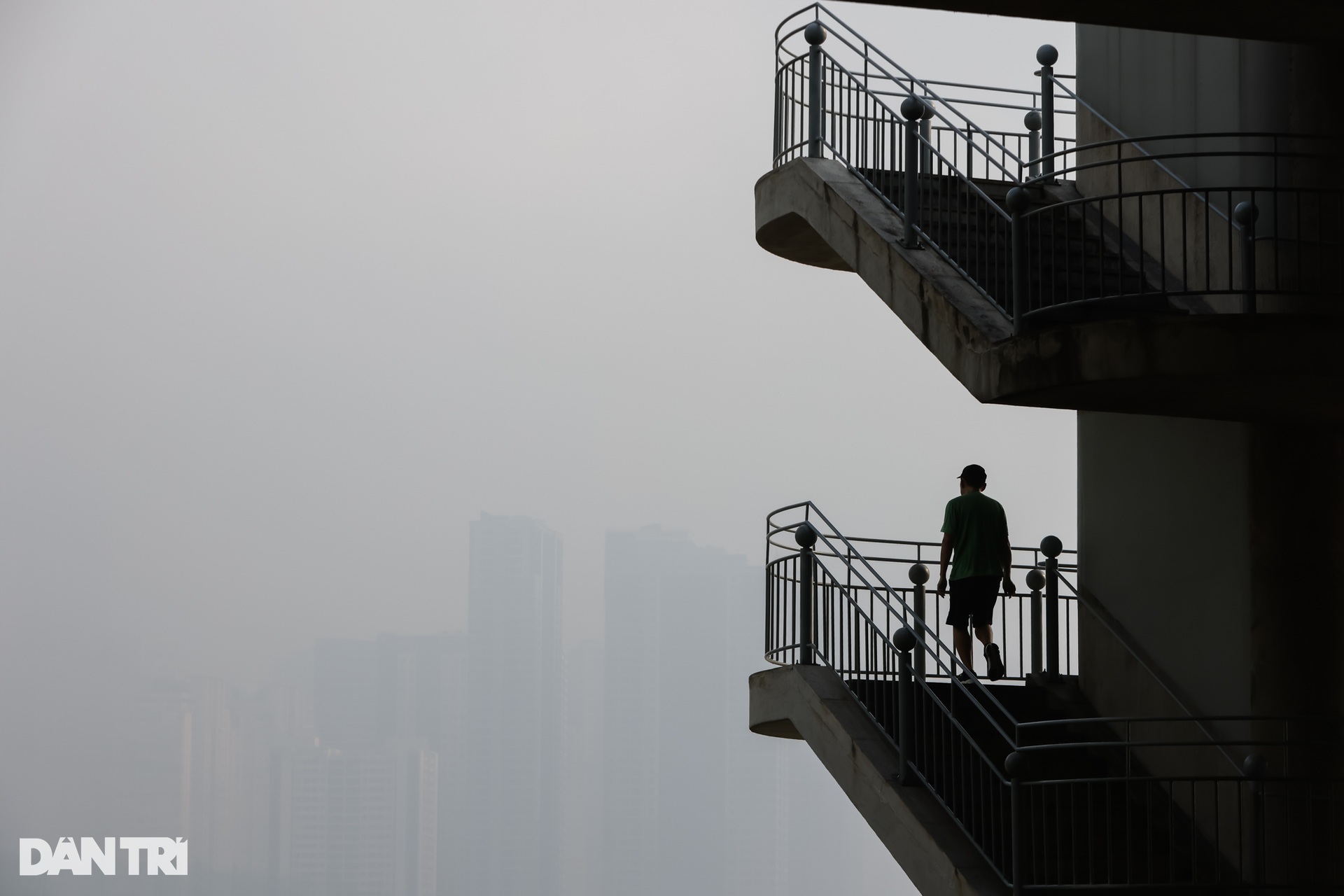 TPHCM se lạnh, chìm trong sương mù những ngày giáp Tết Nguyên đán - 19 TPHCM se lạnh, chìm trong sương mù những ngày giáp Tết Nguyên đán - 19