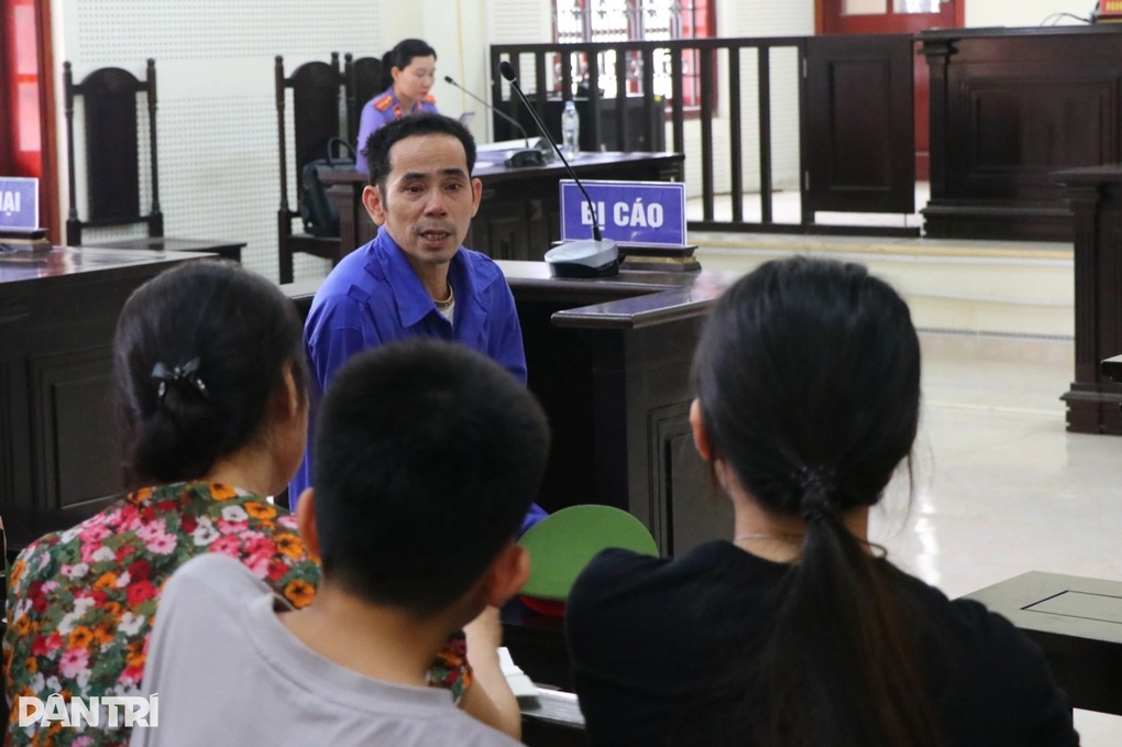 Ba đứa trẻ nửa dòng máu Việt bơ vơ khi cha lĩnh 7 năm tù - 1 Ba đứa trẻ nửa dòng máu Việt bơ vơ khi cha lĩnh 7 năm tù - 1