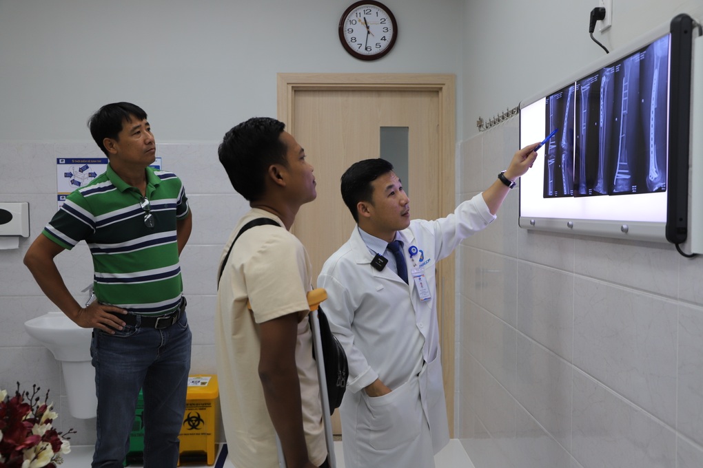 Bara ett felaktigt drag, en fotledsstukning kan bli en allvarlig skada - 1 Chỉ một động tác sai, bong gân cổ chân có thể thành chấn thương nặng - 1