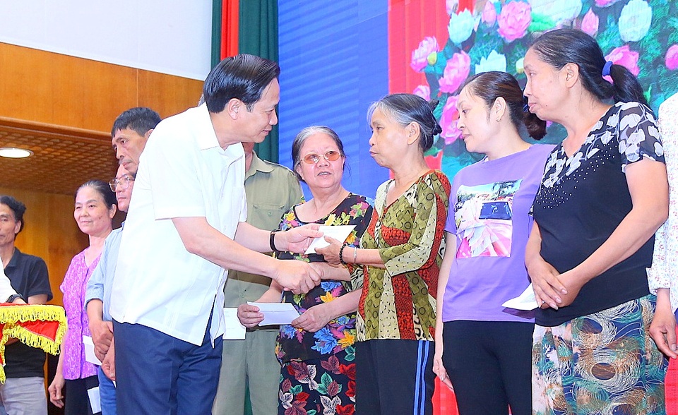 Bộ trưởng Lao động: “Miếng khi đói - sao để người lao động chờ lâu được?” - 1 Bộ trưởng Lao động: “Miếng khi đói - sao để người lao động chờ lâu được?” - 1