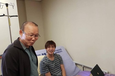 HLV Park Hang Seo thăm Tuấn Anh đang điều trị chấn thương tại Hàn Quốc