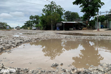 Đường nối 2 khu kinh tế lớn nhầy nhụa như "ao làng"