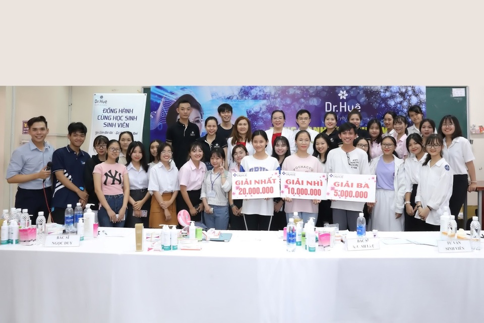 Dr. Huệ đồng hành cùng sinh viên - Trao yêu thương từ sự thấu hiểu! - 4 Dr. Huệ đồng hành cùng sinh viên - Trao yêu thương từ sự thấu hiểu! - 4