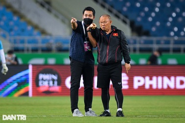 Đội tuyển Việt Nam gặp sự cố bất ngờ, HLV Park lộ vẻ căng thẳng