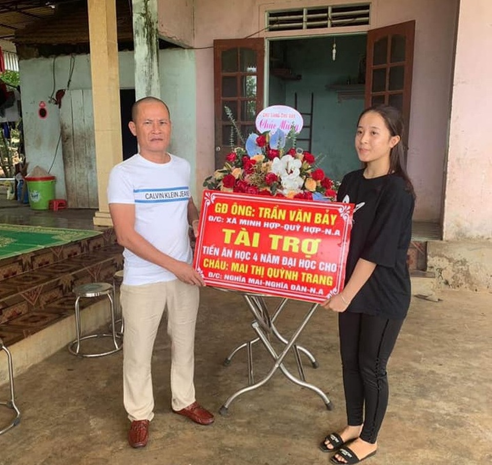 Nữ sinh nghèo dân tộc Thổ được tài trợ học phí 4 năm đại học - 1 Nữ sinh nghèo dân tộc Thổ được tài trợ học phí 4 năm đại học - 1