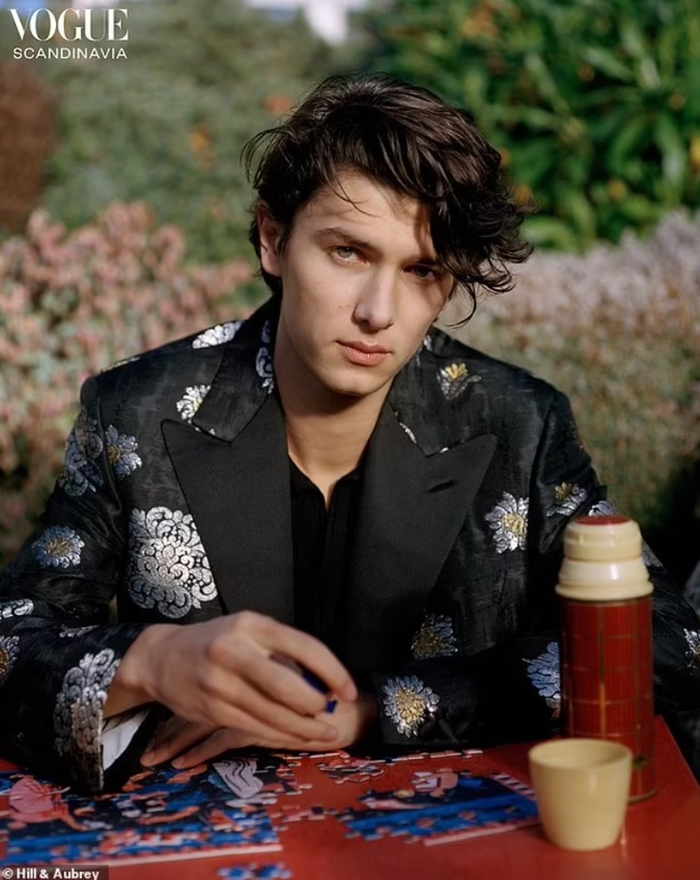 Muốn trở thành người mẫu phải là... con nhà giàu - 1