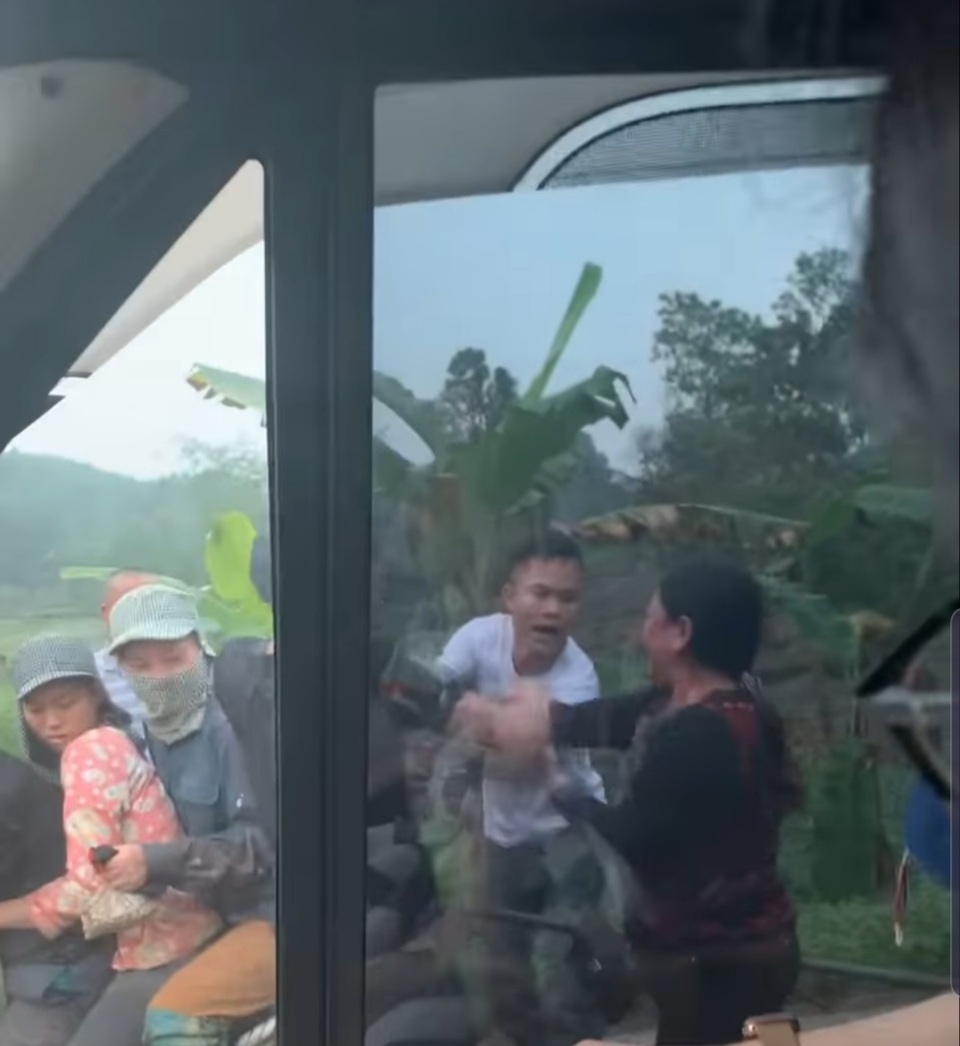Xin vượt không được, nhóm thanh niên chặn đầu, hành hung, đập phá ô tô - 3 Xin vượt không được, nhóm thanh niên chặn đầu, hành hung, đập phá ô tô - 3