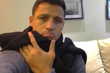 Alexis Sanchez cáo ốm, từ chối trở lại Arsenal
