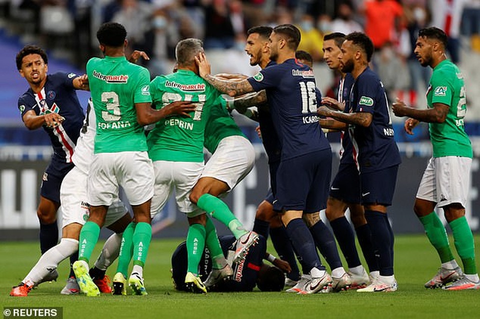 Mbappe chấn thương trong ngày PSG lên ngôi vô địch - 3 Mbappe chấn thương trong ngày PSG lên ngôi vô địch - 3