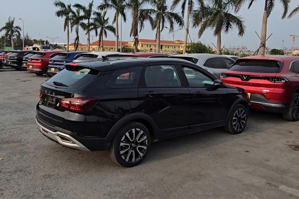 Rộ tin loạt ô tô Nga giá từ 390 triệu đã về Việt Nam, có cả sedan và SUV - 3 Rộ tin loạt ô tô Nga giá từ 390 triệu đã về Việt Nam, có cả sedan và SUV - 3