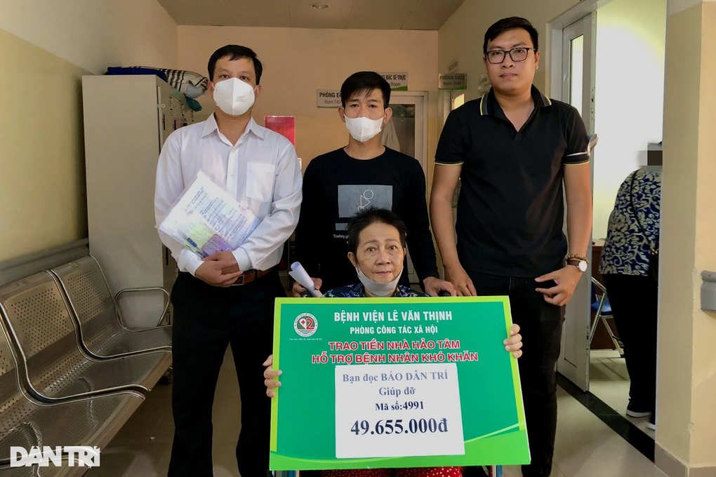 Được giúp tiền viện phí, người mẹ khóc nức nở: Tôi có thể đi lại rồi… - 3 Được giúp tiền viện phí, người mẹ khóc nức nở: Tôi có thể đi lại rồi… - 3