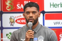 Trung vệ nhập tịch của Campuchia tiếc vì không được đối đầu Xuân Son