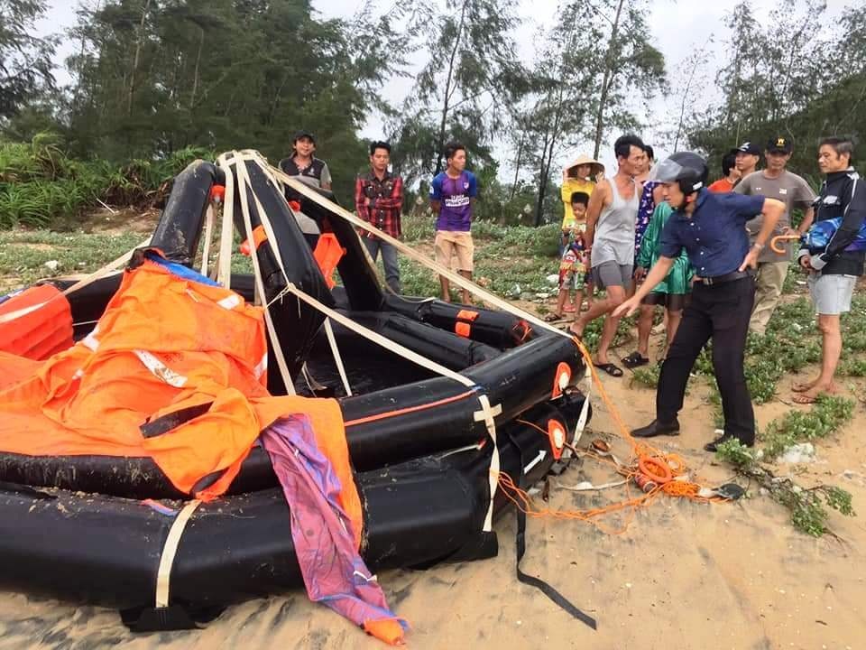 Cứu sống toàn bộ thuyền viên tàu hàng nghìn tấn bị chìm trên biển - 4 Cứu sống toàn bộ thuyền viên tàu hàng nghìn tấn bị chìm trên biển - 4