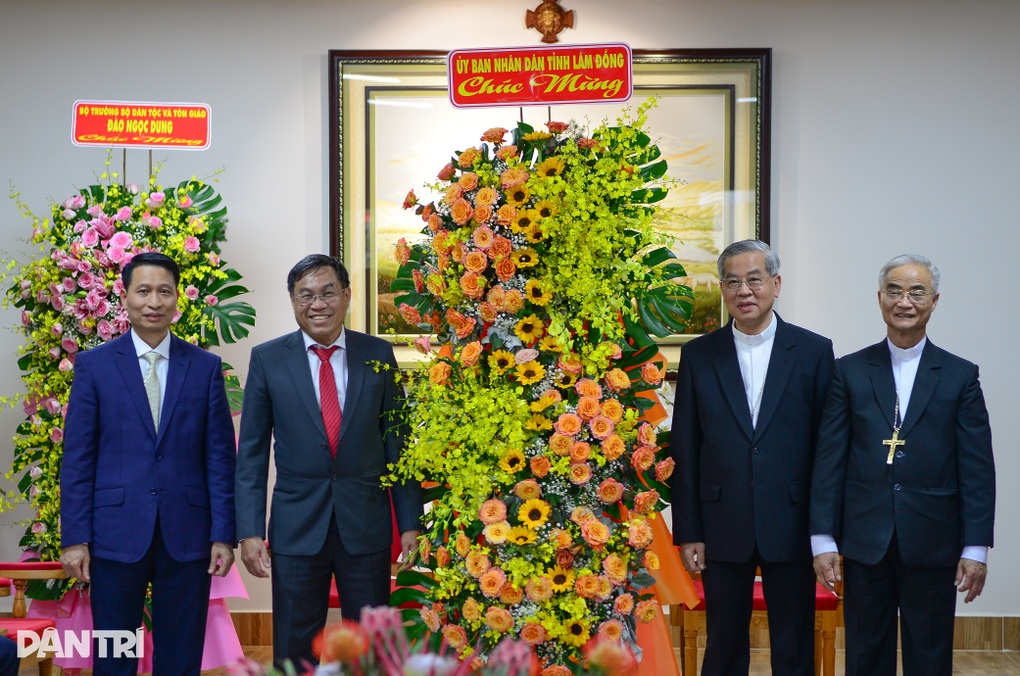 Bộ trưởng Đào Ngọc Dung chúc mừng Đại hội Hội đồng Giám mục Việt Nam - 3 Bộ trưởng Đào Ngọc Dung chúc mừng Đại hội Hội đồng Giám mục Việt Nam - 3