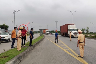 "Ủn" CSGT, một tài xế bị tạm giữ hình sự