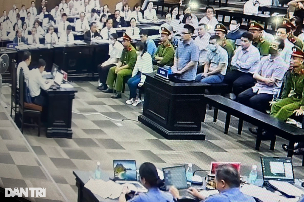 Cựu chuyên viên Vụ Hợp tác quốc tế quay xe, khai chị gái nhận hộ tiền - 1 Cựu chuyên viên Vụ Hợp tác quốc tế quay xe, khai chị gái nhận hộ tiền - 1
