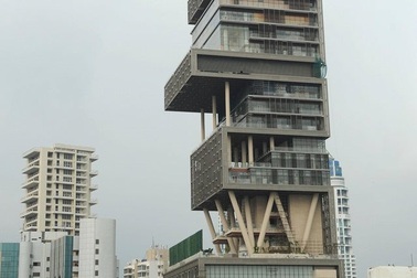 "Đột nhập" ngôi nhà đắt đỏ nhất hành tinh: 6 tầng chỉ để siêu xe?