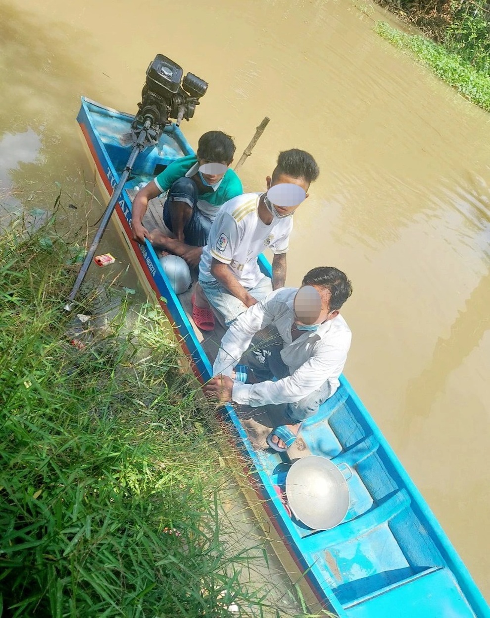 Né chốt kiểm dịch, 7 người đi xuồng máy từ Cần Thơ qua An Giang - 1 Né chốt kiểm dịch, 7 người đi xuồng máy từ Cần Thơ qua An Giang - 1