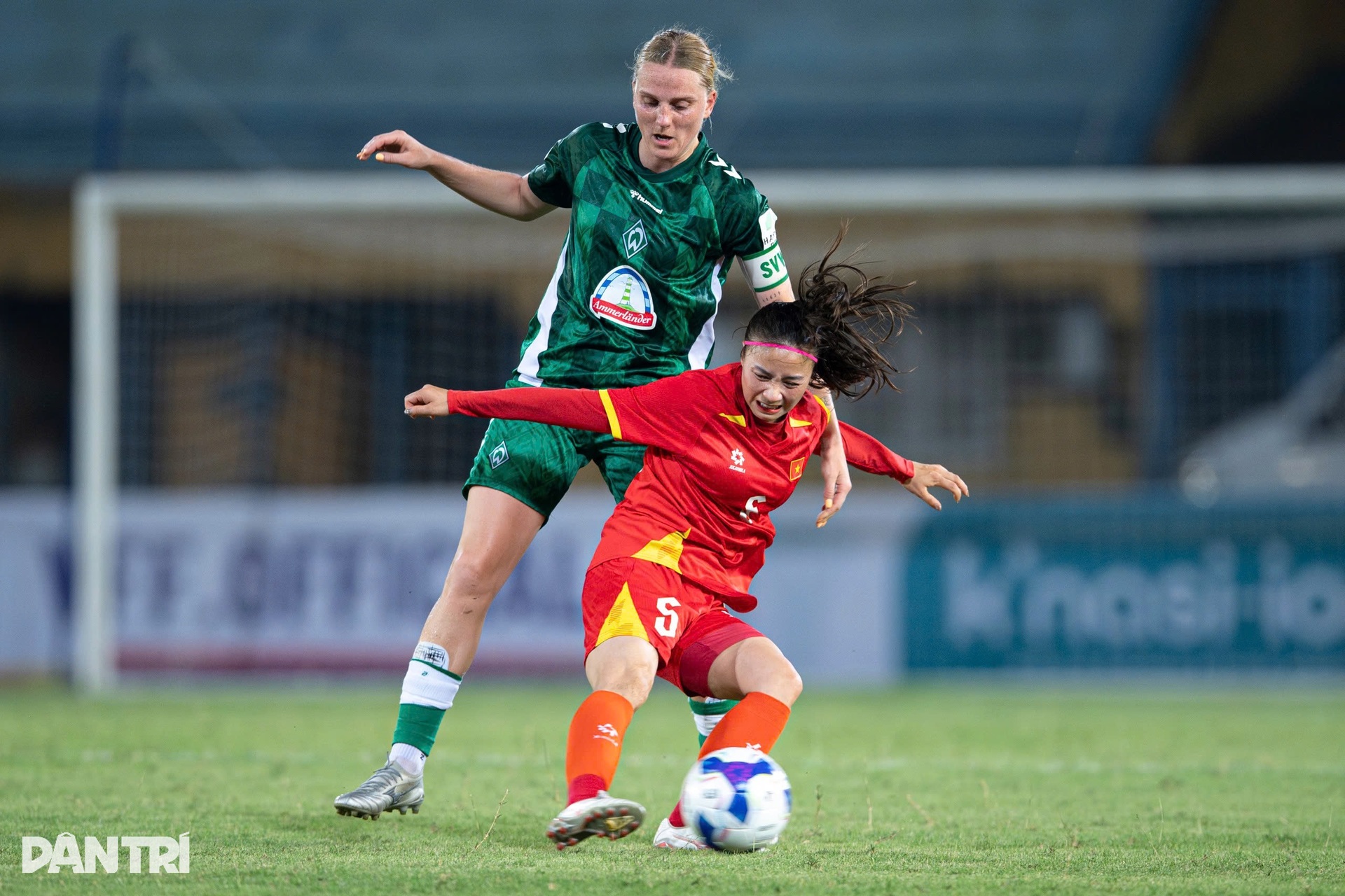 Thể hình vượt trội, dàn sao Werder Bremen áp đảo tuyển nữ Việt Nam - 6 Thể hình vượt trội, dàn sao Werder Bremen áp đảo tuyển nữ Việt Nam - 6