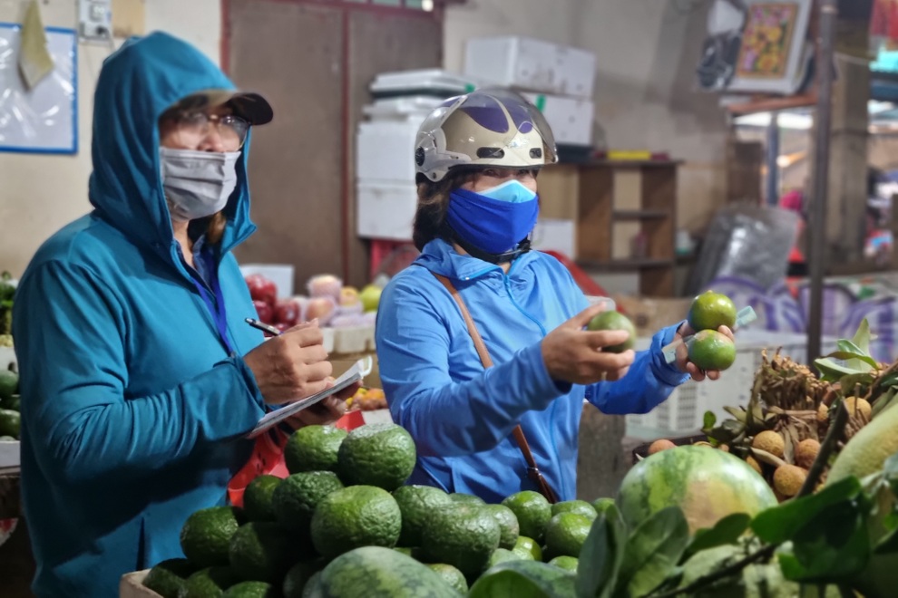 Hội chị em đi chợ giúp người dân khu phong tỏa: Bà con cần gì cứ order! - 1 Hội chị em đi chợ giúp người dân khu phong tỏa: Bà con cần gì cứ order! - 1