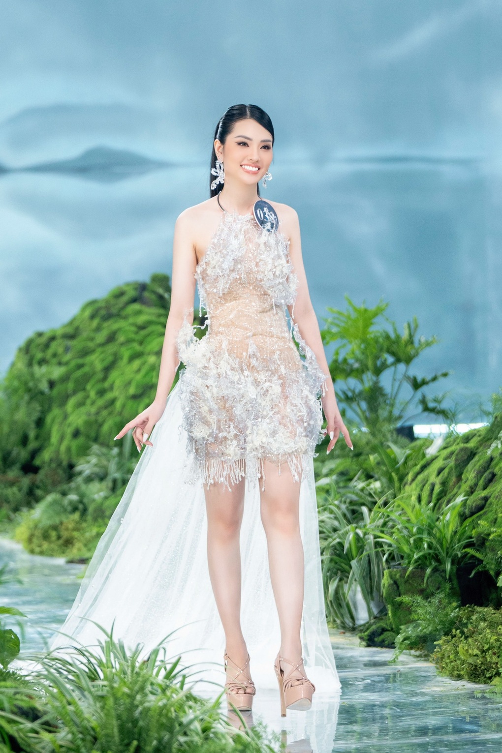 Thí sinh Miss Earth Vietnam 2023 khoe dáng gợi cảm trong trang phục tái chế - 2 Thí sinh Miss Earth Vietnam 2023 khoe dáng gợi cảm trong trang phục tái chế - 2