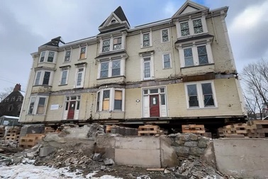 Canada: Dùng 700 bánh xà phòng di chuyển tòa nhà 220 tấn