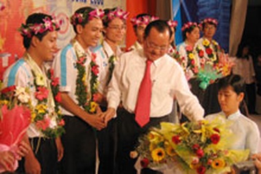 Chào mừng “cú hattrick” mang thương hiệu BK TPHCM