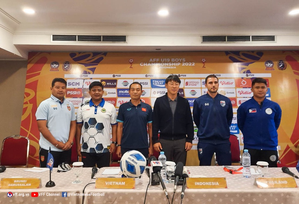HLV Đinh Thế Nam cảnh giác với Ronaldo của U19 Indonesia - 2 HLV Đinh Thế Nam cảnh giác với Ronaldo của U19 Indonesia - 2