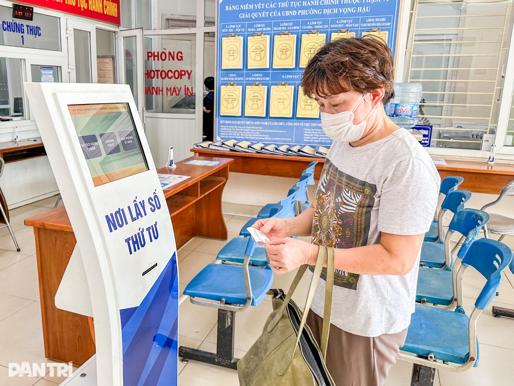 Nghỉ lễ 30/4, nữ cán bộ phường giật mình với cuộc điện thoại lúc nửa đêm - 3 Nghỉ lễ 30/4, nữ cán bộ phường giật mình với cuộc điện thoại lúc nửa đêm - 3