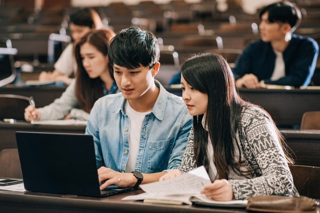 Trường cao đẳng bị chỉ trích vì phạt giáo viên lên lớp muộn... một phút - 1 Trường cao đẳng bị chỉ trích vì phạt giáo viên lên lớp muộn... một phút - 1