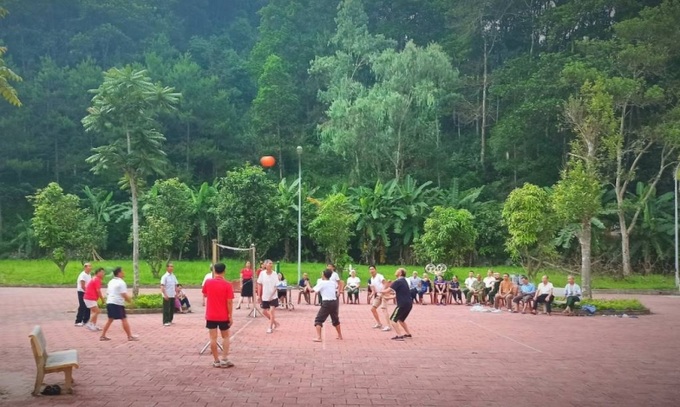 Không gian rộng rãi, thoáng mát, khu vực sân cầu lông rộng là nơi các đại biểu người có công giao lưu thể thao.