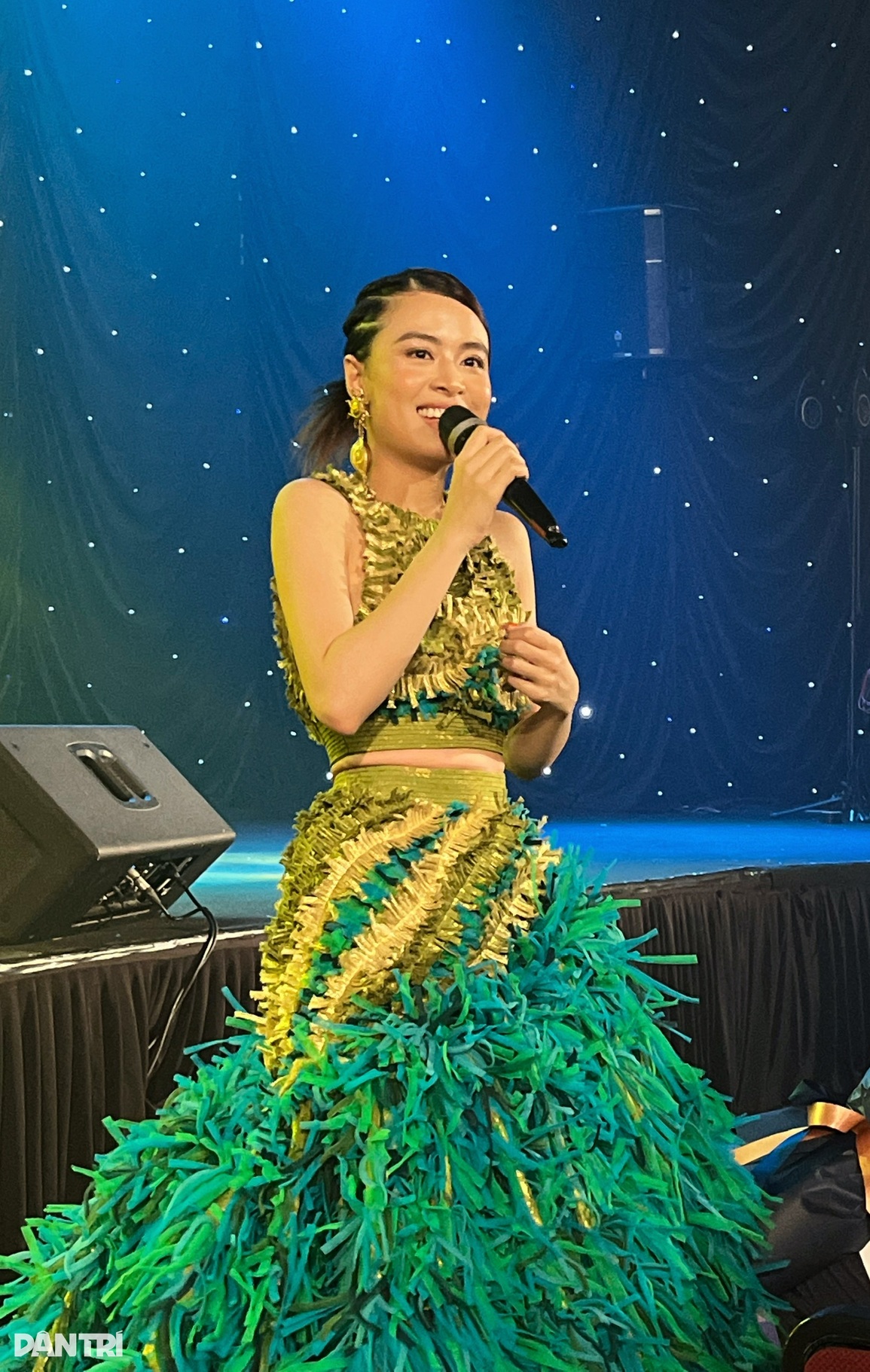 Tùng Dương nói gì trước lo ngại lấn lướt Hoàng Thùy Linh? - 1 Tùng Dương nói gì trước lo ngại lấn lướt Hoàng Thùy Linh? - 1