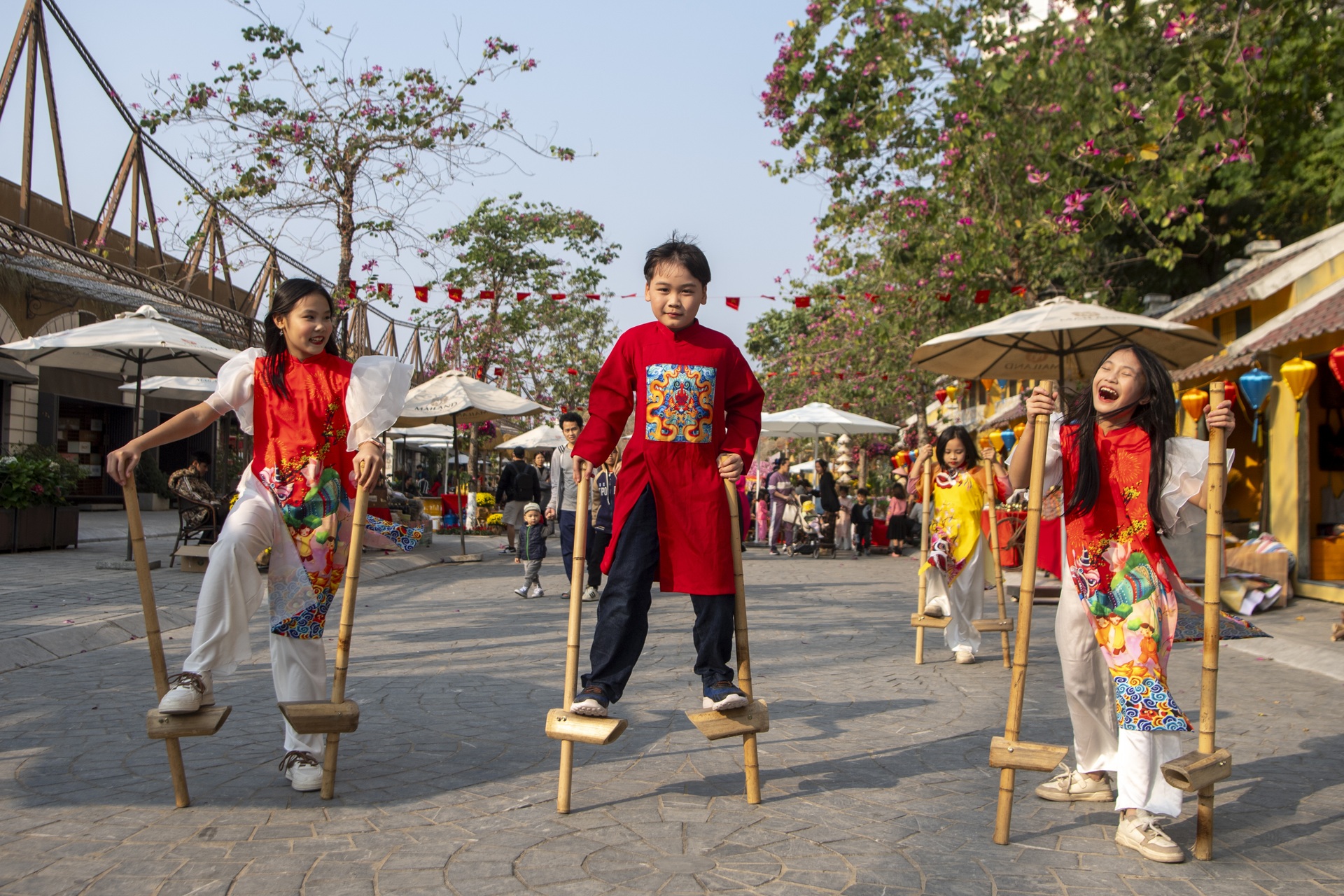 Trẻ em vui Tết cổ truyền tại lễ hội Home Hanoi Xuan 2025 - 10 Trẻ em vui Tết cổ truyền tại lễ hội Home Hanoi Xuan 2025 - 10