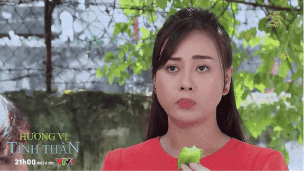 Hương vị tình thân: Nam có bầu, khán giả tranh cãi chi tiết cô ăn khế - 1 Hương vị tình thân: Nam có bầu, khán giả tranh cãi chi tiết cô ăn khế - 1