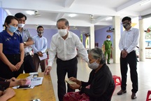 Chủ tịch tỉnh Thừa Thiên Huế kiểm tra việc hỗ trợ dân gặp khó vì Covid-19