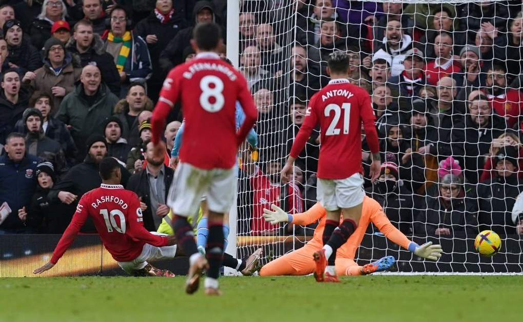 Man Utd ngược dòng hạ Man City bởi bàn thắng gây tranh cãi - 3 Man Utd ngược dòng hạ Man City bởi bàn thắng gây tranh cãi - 3