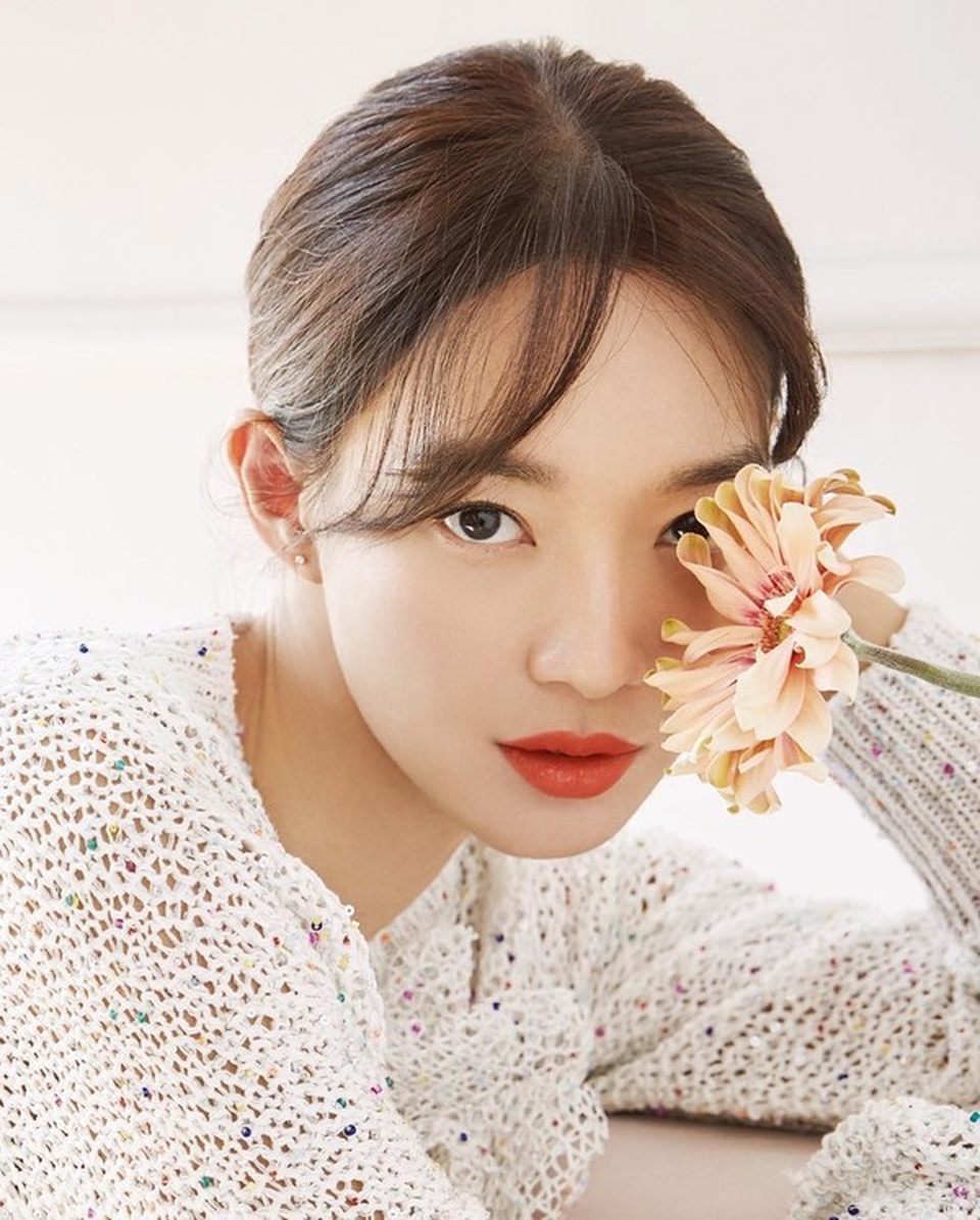 Shin Min Ah: Mỹ nhân “không tuổi” cùng chuyện tình cổ tích với “phi công trẻ” kém 5 tuổi - 8 Shin Min Ah: Mỹ nhân “không tuổi” cùng chuyện tình cổ tích với “phi công trẻ” kém 5 tuổi - 8