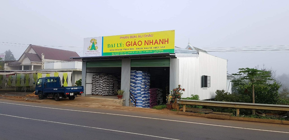 Ông chủ cửa hàng Giáo Nhanh hướng dẫn chọn phân bón phù hợp cho cây trồng - 2 Ông chủ cửa hàng Giáo Nhanh hướng dẫn chọn phân bón phù hợp cho cây trồng - 2
