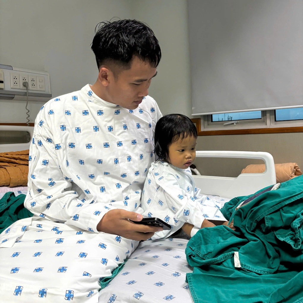 Bạn đọc Dân trí ủng hộ gần 570 triệu đồng giúp bé gái ghép gan thành công - 2 Bạn đọc Dân trí ủng hộ gần 570 triệu đồng giúp bé gái ghép gan thành công - 2