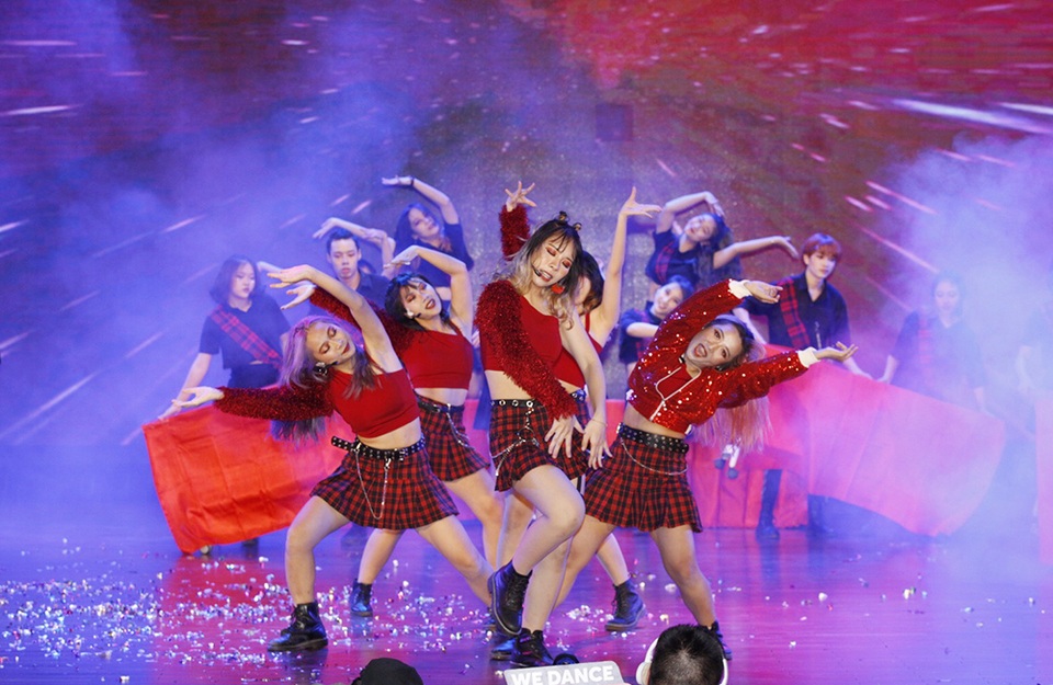 Nhóm nhảy quyến rũ trường Ngân hàng ẵm 50 triệu đồng giải Nhất Kpop dance - 2 Nhóm nhảy quyến rũ trường Ngân hàng ẵm 50 triệu đồng giải Nhất Kpop dance - 2